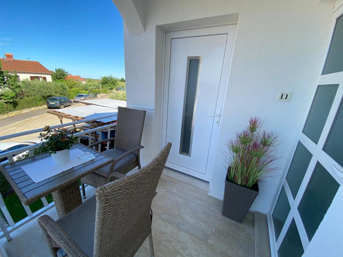 Apartments Roberta Novigrad Istria Extérieur photo